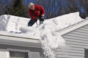 Снятие снега с крыши